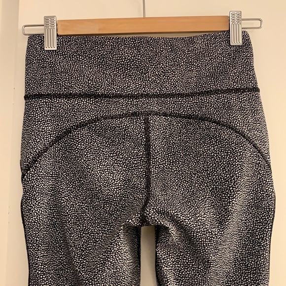 Lululemon Invigorate Black White Pattern Crop Leggings - Picture 10 of 16
